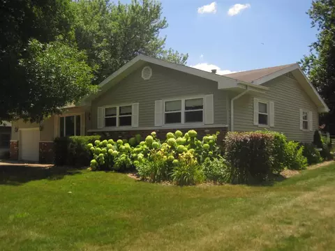 1297 Rebecca Ln, Macomb, IL 61455 photo 2