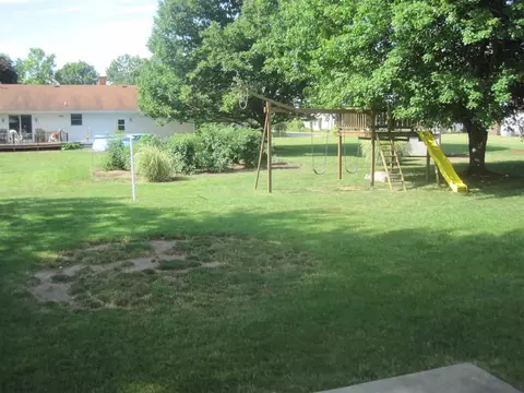 1297 Rebecca Ln, Macomb, IL 61455 photo 16