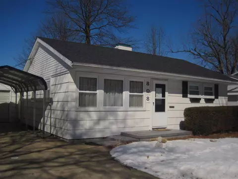 808 Bobby Ave, Macomb, IL 61455 photo 2