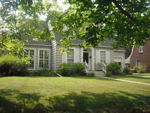 438 S Edwards St, Macomb, IL 61455 photo 2