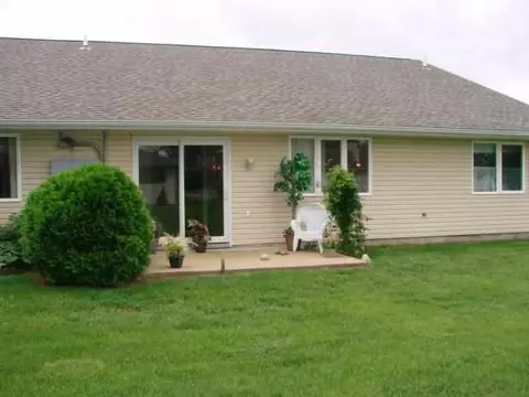 320 Pinecrest Dr, Macomb, IL 61455 photo 9