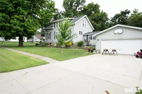 401 N Callender, Eureka, IL 61530 photo 2