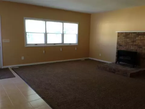 945 Memorial Dr, Macomb, IL 61455 photo 4