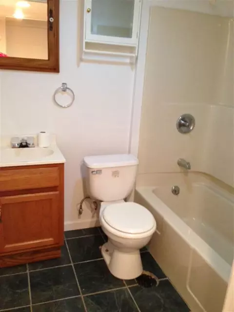 945 Memorial Dr, Macomb, IL 61455 photo 12