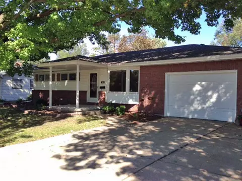 945 Memorial Dr, Macomb, IL 61455 photo 1