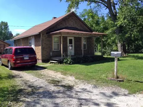 821 Carey Ave, Macomb, IL 61455 photo 2