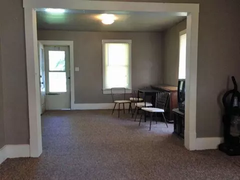821 Carey Ave, Macomb, IL 61455 photo 3