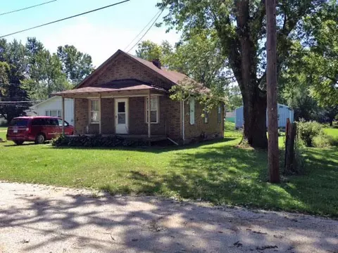 821 Carey Ave, Macomb, IL 61455 photo 1