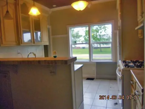 106 S A St, La Harpe, IL 61450 photo 3