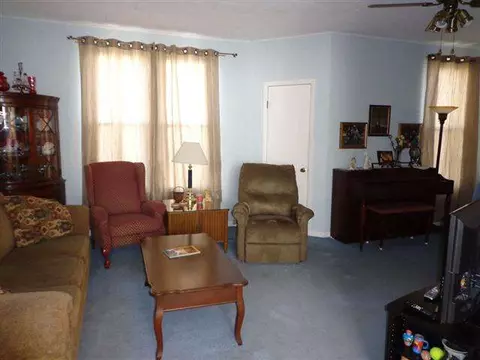 326 S Johnson St, Macomb, IL 61455 photo 4