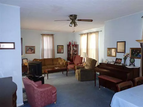 326 S Johnson St, Macomb, IL 61455 photo 2