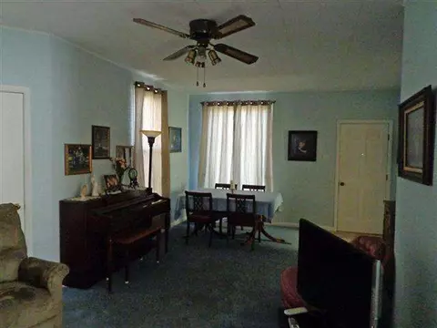 326 S Johnson St, Macomb, IL 61455 photo 3