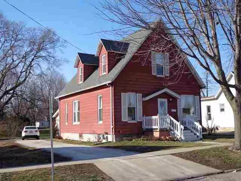 326 S Johnson St, Macomb, IL 61455 photo 1