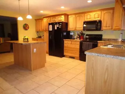 1406 Thomas, Macomb, IL 61455 photo 4