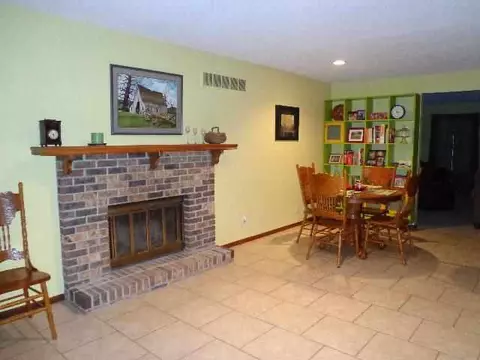 1406 Thomas, Macomb, IL 61455 photo 3