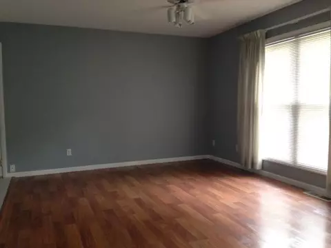 435 Summers Dr, Macomb, IL 61455 photo 2