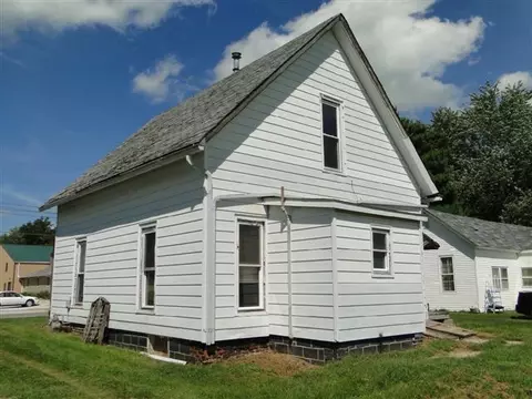107 E Hickory, Industry, IL 61440 photo 4