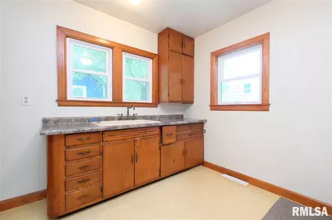 206 E Lancaster St, Washington, IL 61571 photo 8