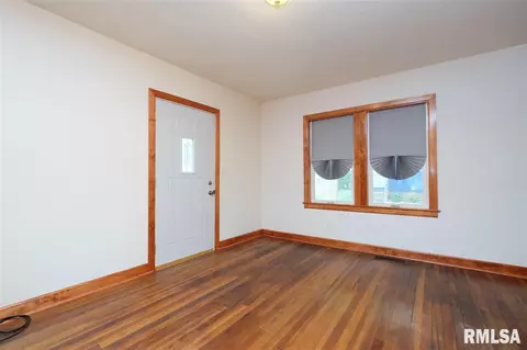 206 E Lancaster St, Washington, IL 61571 photo 2