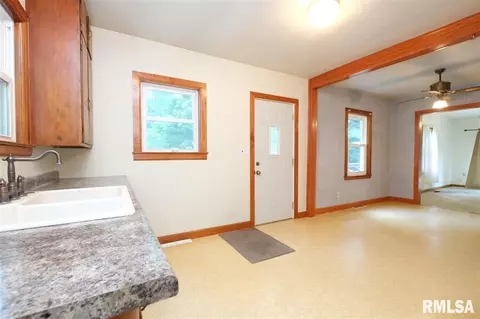 206 E Lancaster St, Washington, IL 61571 photo 7