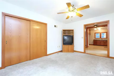 206 E Lancaster St, Washington, IL 61571 photo 12