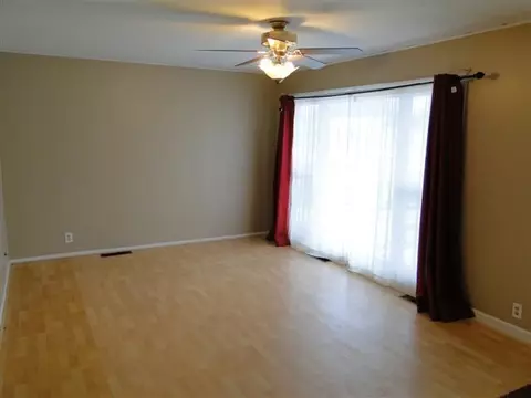 908 Bobby Ave, Macomb, IL 61455 photo 9