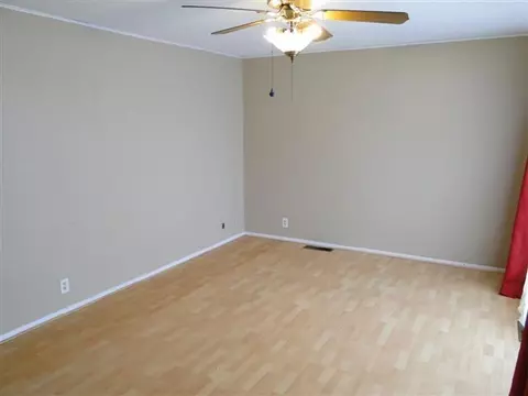908 Bobby Ave, Macomb, IL 61455 photo 8