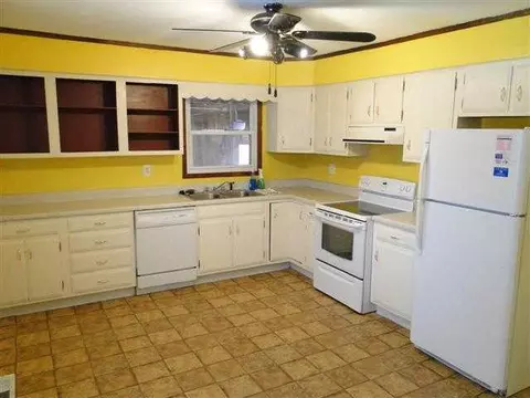 908 Bobby Ave, Macomb, IL 61455 photo 10