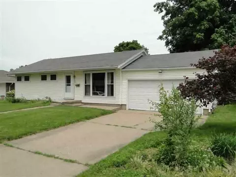 908 Bobby Ave, Macomb, IL 61455 photo 3