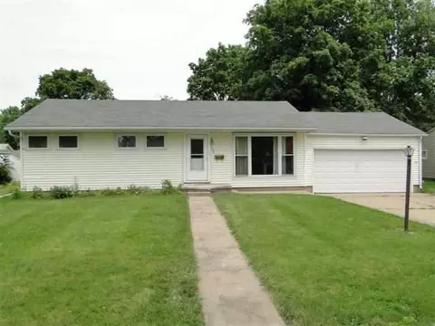 908 Bobby Ave, Macomb, IL 61455 photo 2