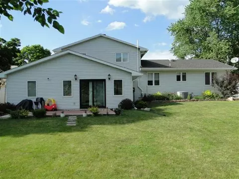 137 James Dr, Macomb, IL 61455 photo 2