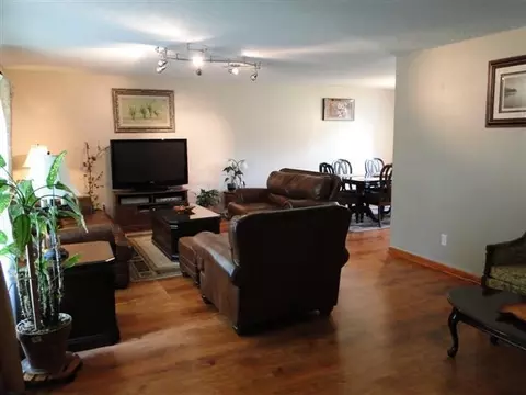 137 James Dr, Macomb, IL 61455 photo 8