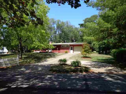 1326 Parkview, Macomb, IL 61455 photo 2