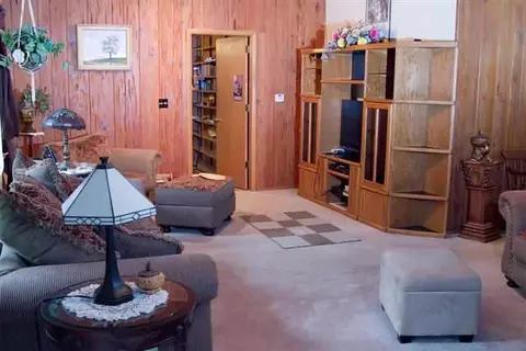 1326 Parkview, Macomb, IL 61455 photo 3