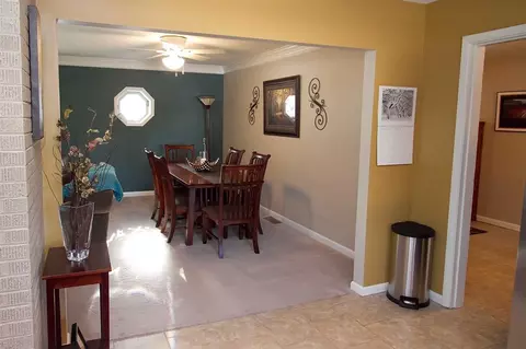 227 E Yeiser, Macomb, IL 61455 photo 3