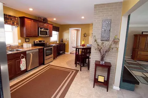 227 E Yeiser, Macomb, IL 61455 photo 5