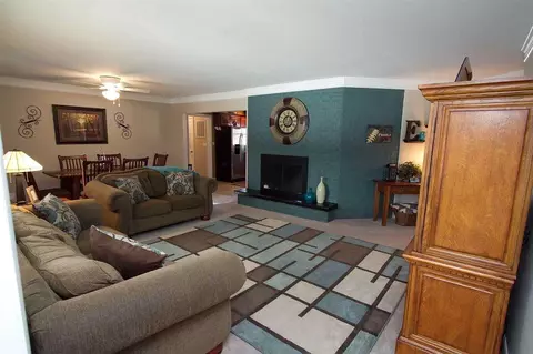 227 E Yeiser, Macomb, IL 61455 photo 2