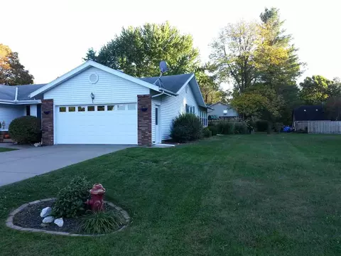 108 Timberview, Macomb, IL 61455 photo 2
