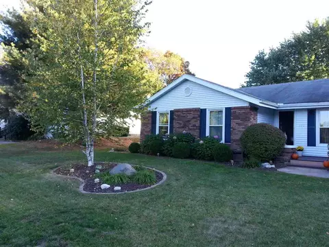 108 Timberview, Macomb, IL 61455 photo 3