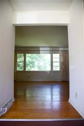 926 Stadium Dr, Macomb, IL 61455 photo 2
