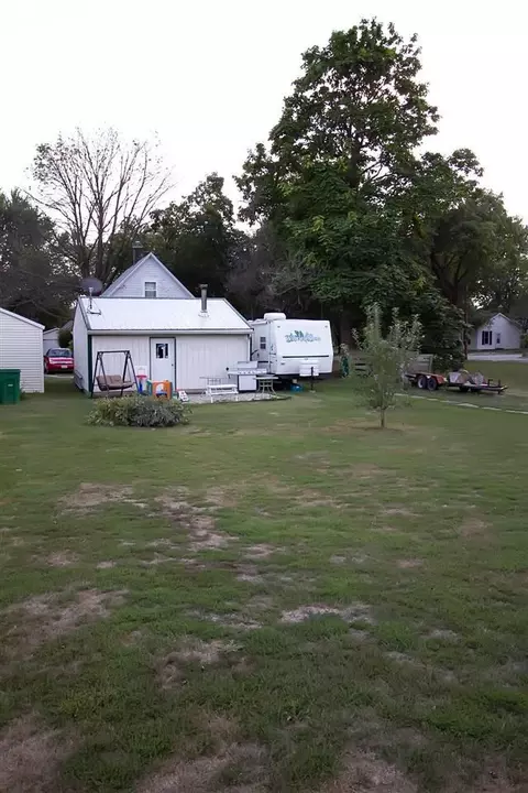 1010 E Carroll St, Macomb, IL 61455 photo 9