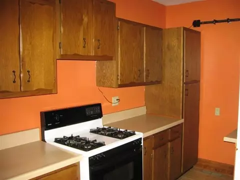 635 Memorial Dr, Macomb, IL 61455 photo 5