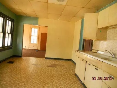 233 S Monroe, Macomb, IL 61455 photo 3