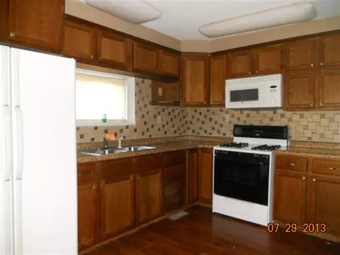 915 E Ash, Macomb, IL 61455 photo 3