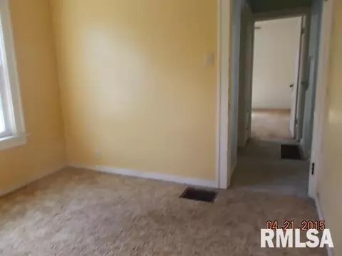 827 S Johnson, Macomb, IL 61455 photo 9