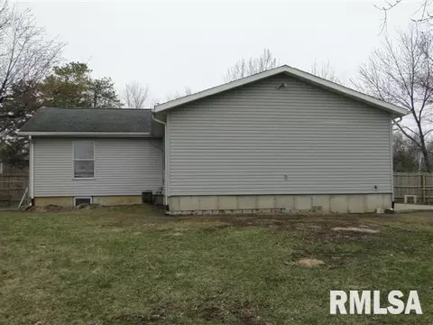 932 E Oak St, Macomb, IL 61455 photo 4