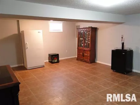 932 E Oak St, Macomb, IL 61455 photo 13