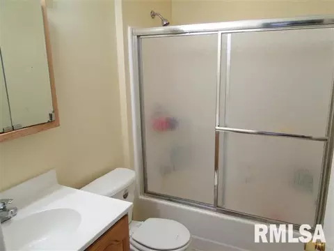 932 E Oak St, Macomb, IL 61455 photo 18