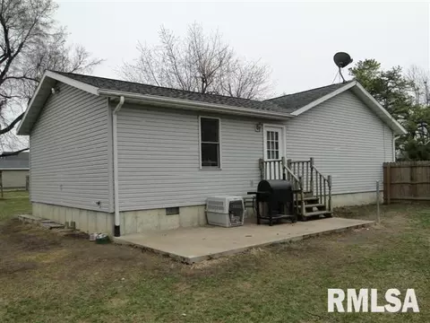 932 E Oak St, Macomb, IL 61455 photo 3