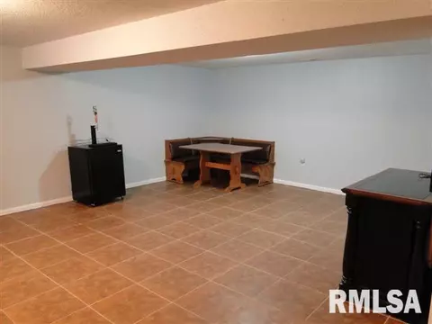 932 E Oak St, Macomb, IL 61455 photo 12